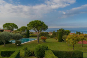 Casa con tennis e piscina